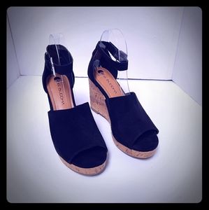 Big Buddha Shoes Size 7.5 Black Faux Suede Wedge